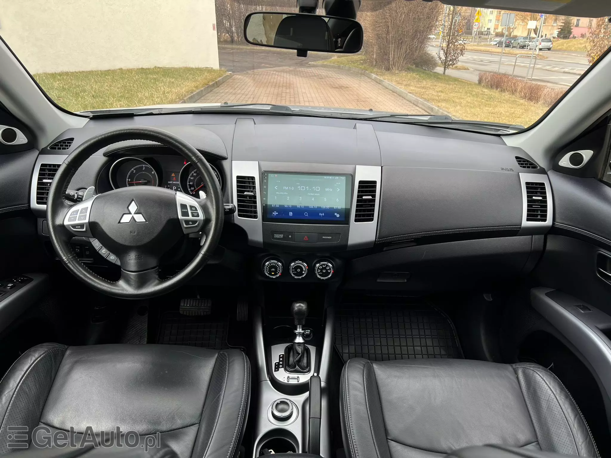 MITSUBISHI Outlander Intense+ 4WD Aut.