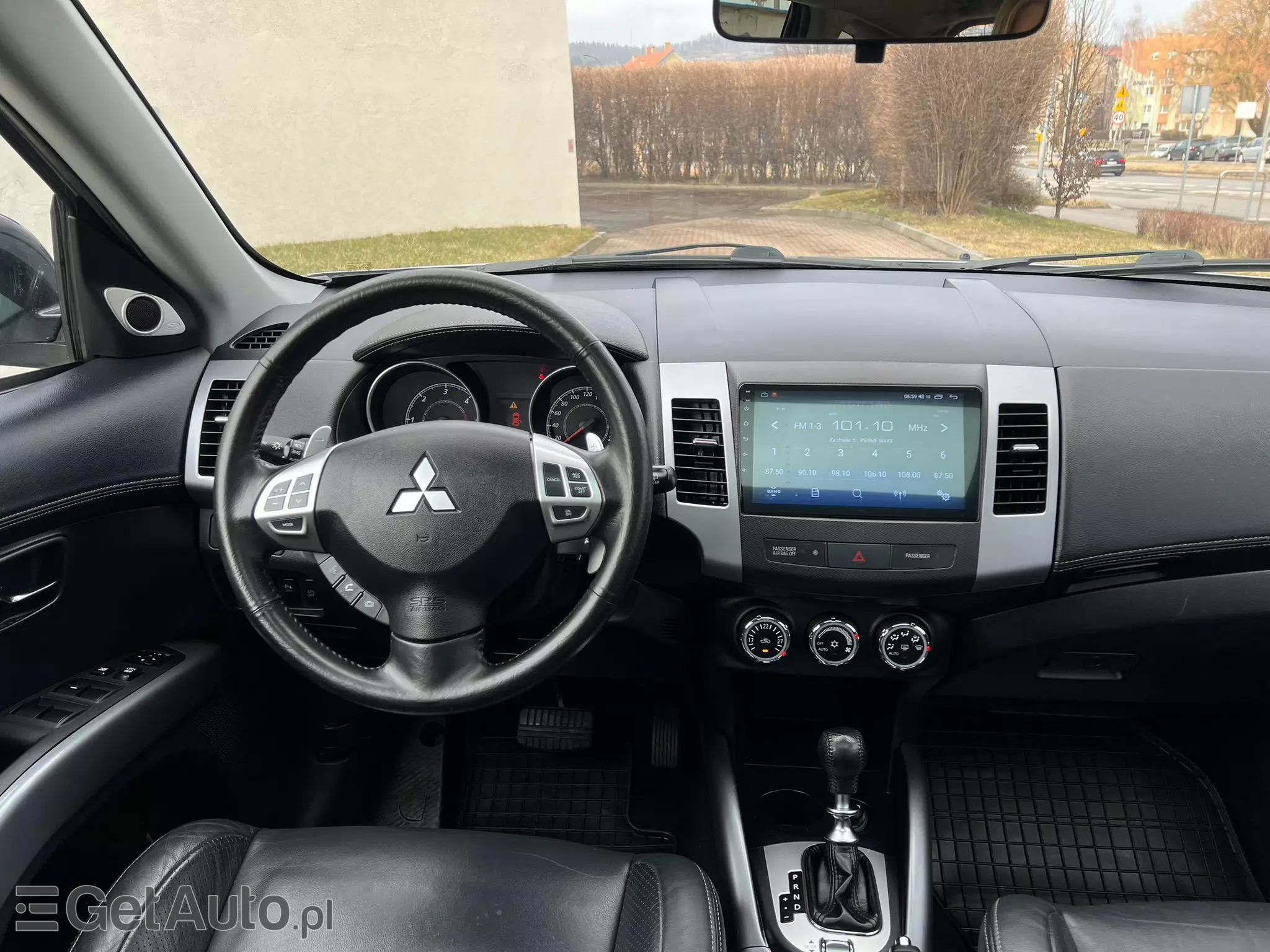 MITSUBISHI Outlander Intense+ 4WD Aut.