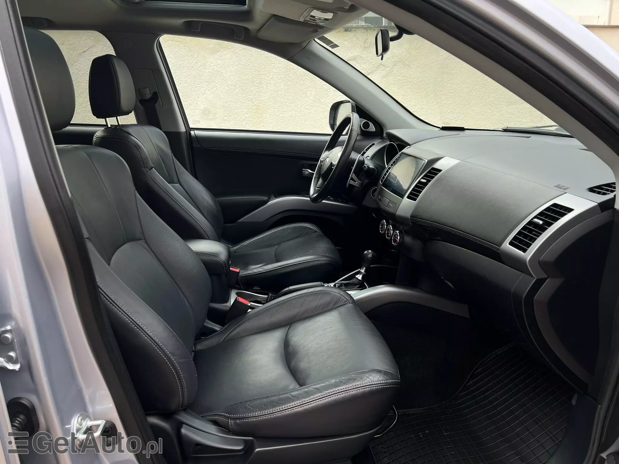 MITSUBISHI Outlander Intense+ 4WD Aut.