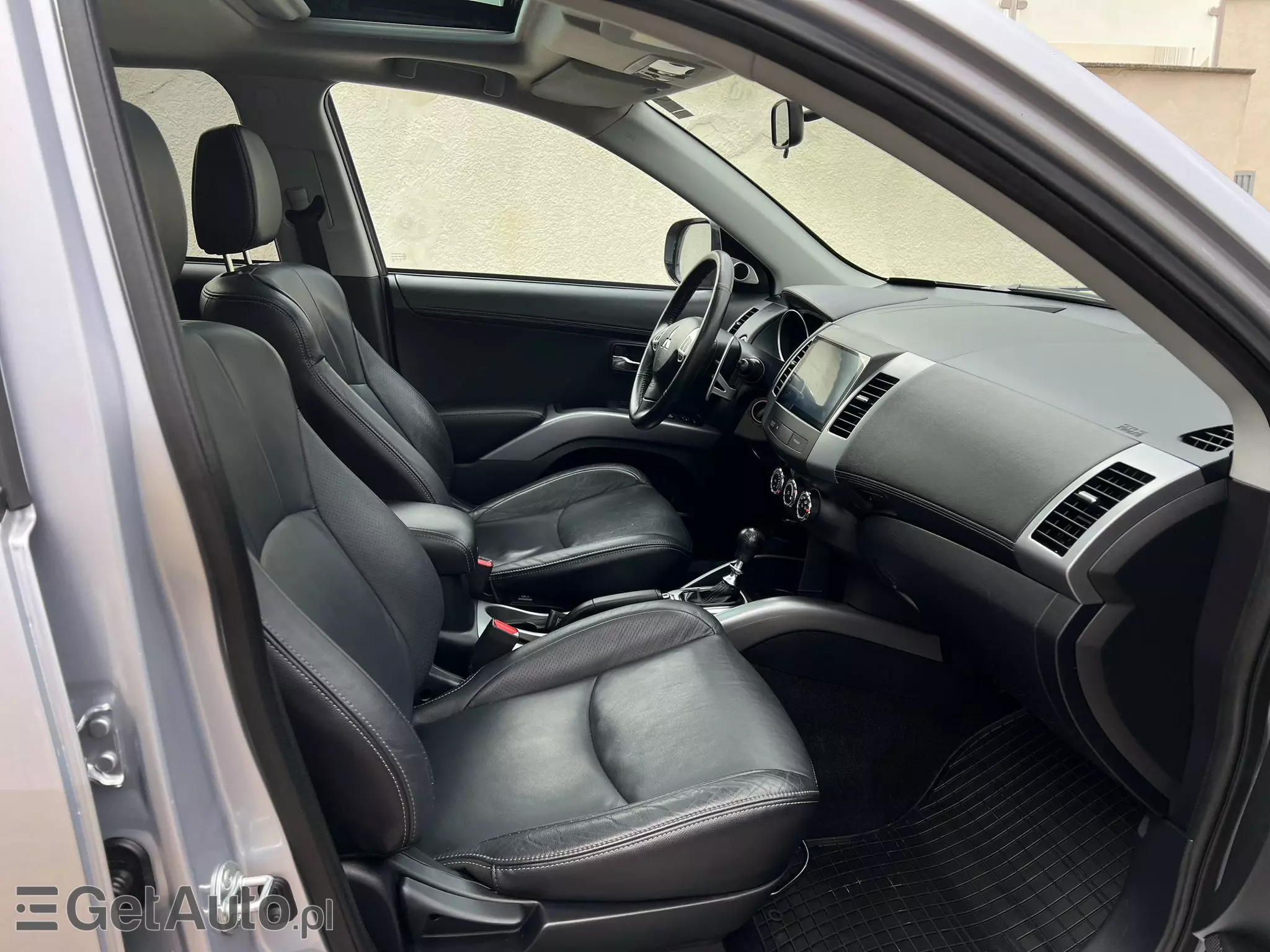 MITSUBISHI Outlander Intense+ 4WD Aut.