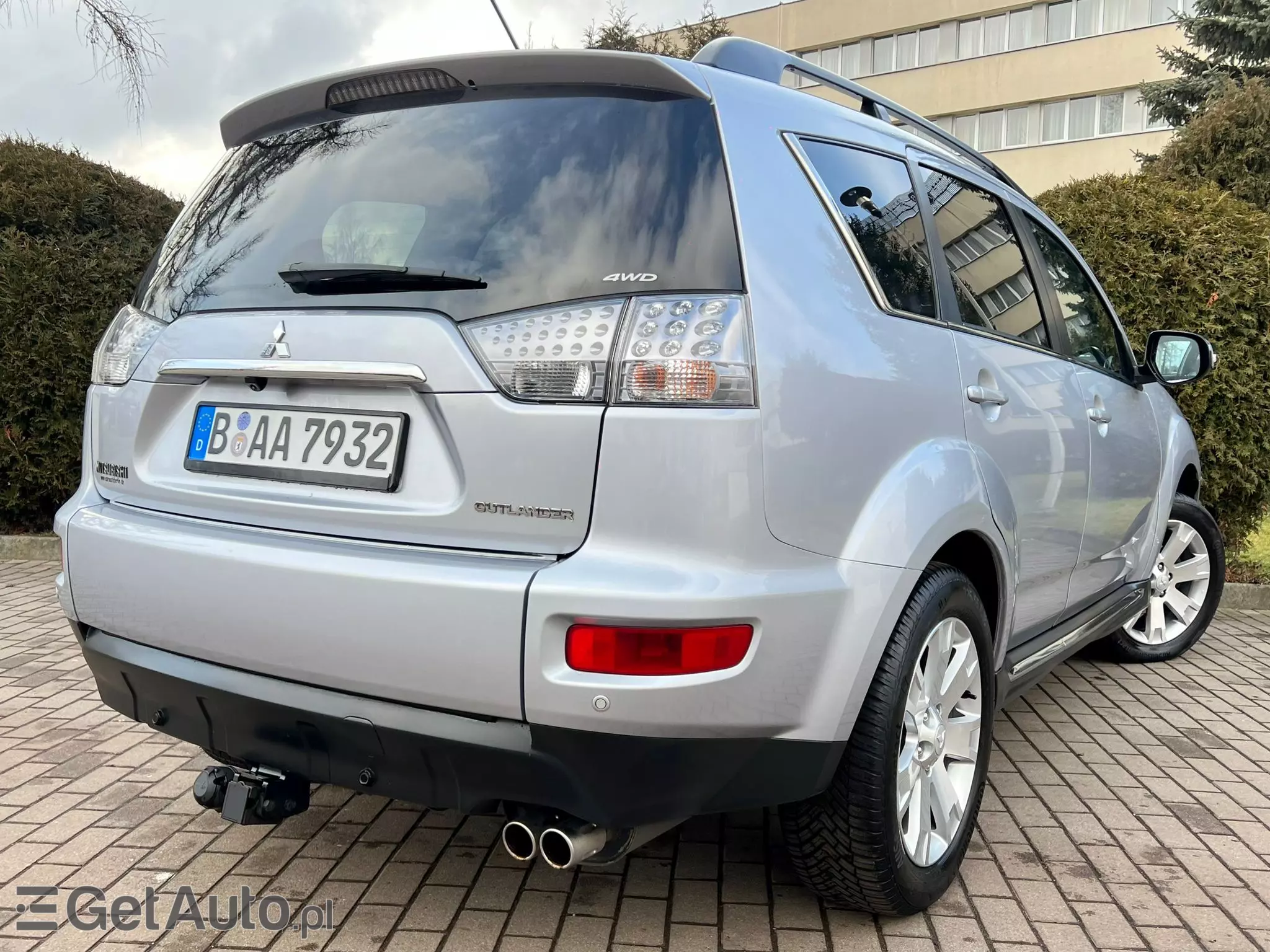 MITSUBISHI Outlander Intense+ 4WD Aut.