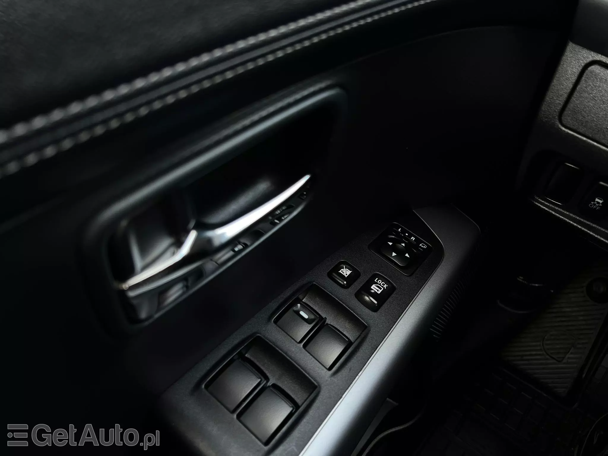 MITSUBISHI Outlander Intense+ 4WD Aut.