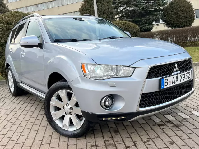 MITSUBISHI Outlander Intense+ 4WD Aut.