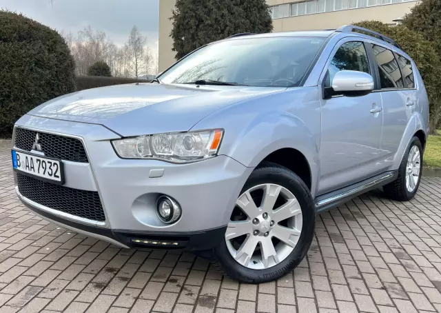 MITSUBISHI Outlander Intense+ 4WD Aut.