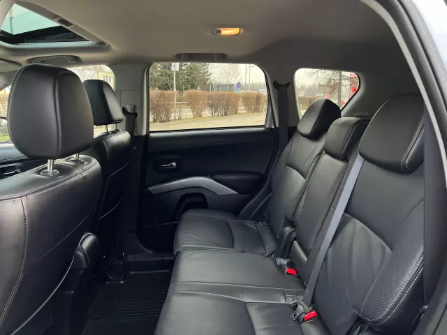 MITSUBISHI Outlander Intense+ 4WD Aut.