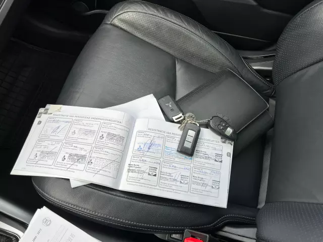 MITSUBISHI Outlander Intense+ 4WD Aut.