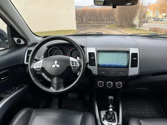 MITSUBISHI Outlander Intense+ 4WD Aut.
