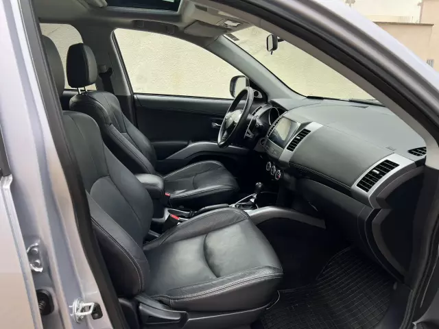 MITSUBISHI Outlander Intense+ 4WD Aut.