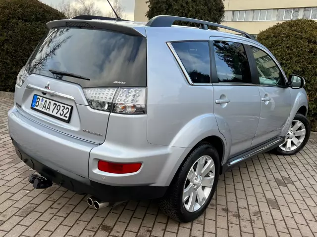 MITSUBISHI Outlander Intense+ 4WD Aut.