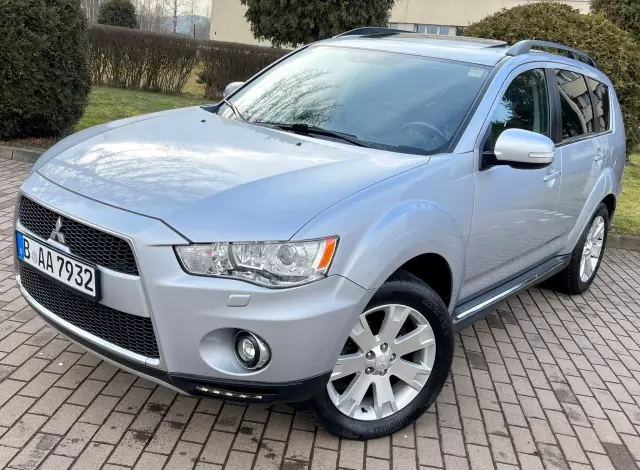 MITSUBISHI Outlander Intense+ 4WD Aut.