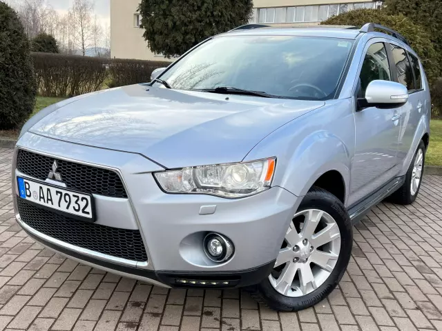 MITSUBISHI Outlander Intense+ 4WD Aut.