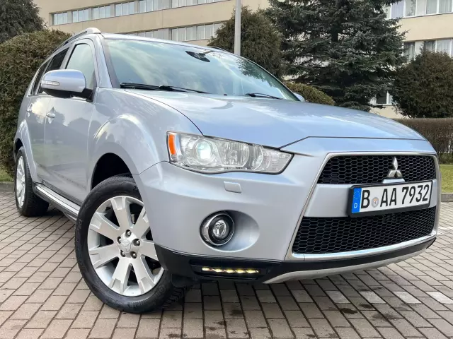 MITSUBISHI Outlander Intense+ 4WD Aut.