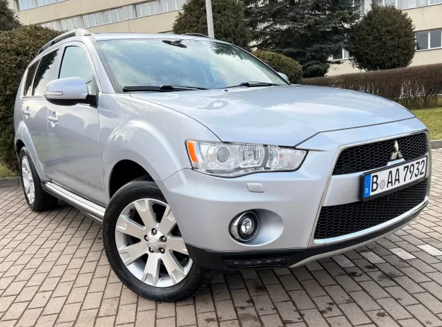 MITSUBISHI Outlander Intense+ 4WD Aut.