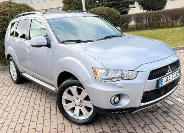MITSUBISHI Outlander Intense+ 4WD Aut.