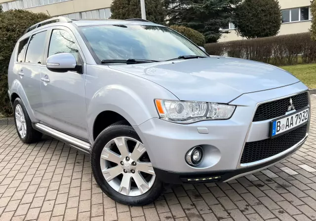 MITSUBISHI Outlander Intense+ 4WD Aut.