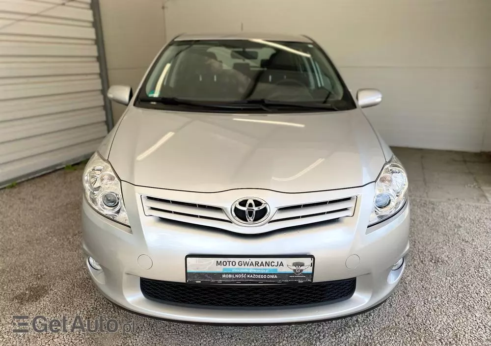 TOYOTA Auris 1.6 Luna