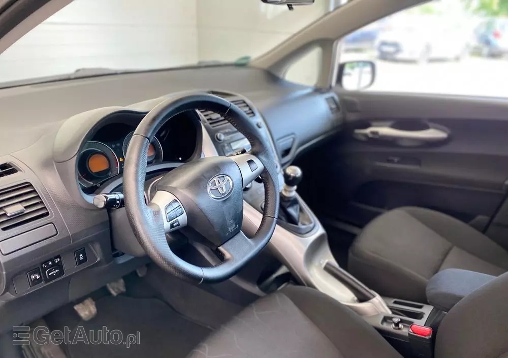 TOYOTA Auris 1.6 Luna