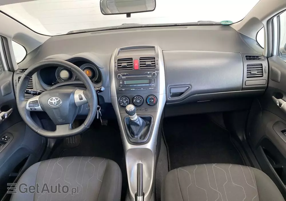 TOYOTA Auris 1.6 Luna