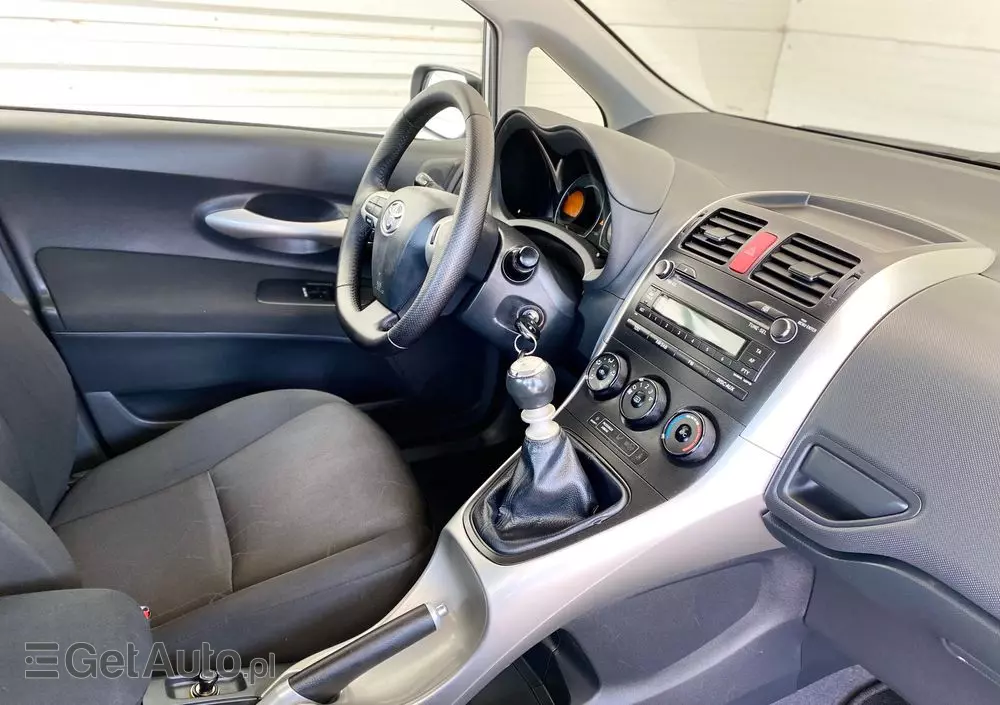 TOYOTA Auris 1.6 Luna