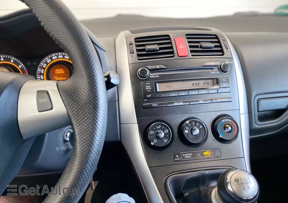 TOYOTA Auris 1.6 Luna