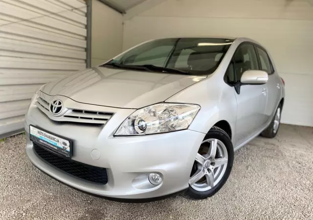 TOYOTA Auris 1.6 Luna