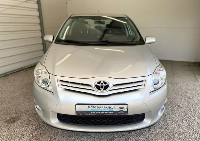 TOYOTA Auris 1.6 Luna