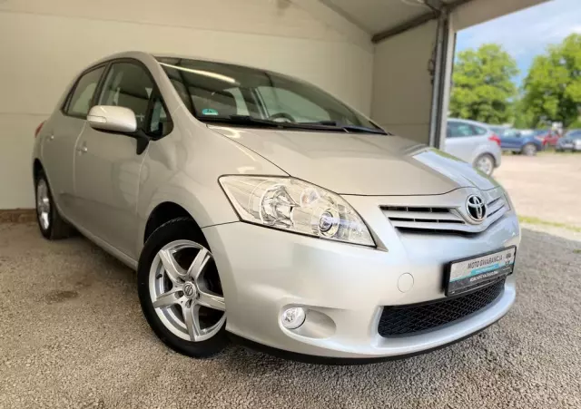 TOYOTA Auris 1.6 Luna