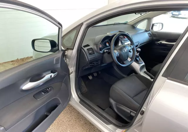 TOYOTA Auris 1.6 Luna