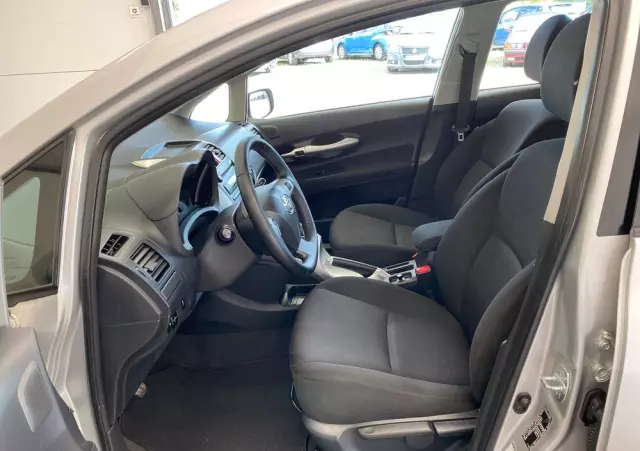 TOYOTA Auris 1.6 Luna