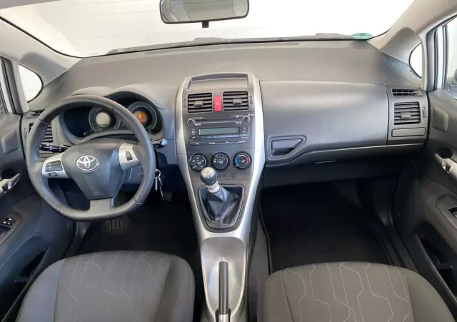 TOYOTA Auris 1.6 Luna