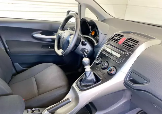 TOYOTA Auris 1.6 Luna