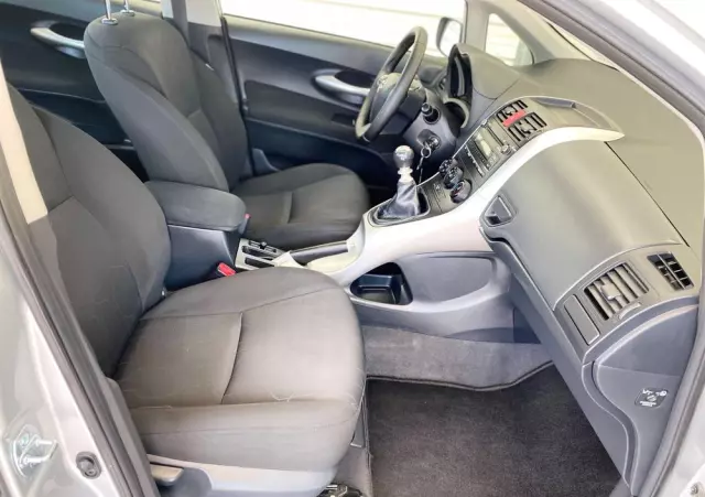 TOYOTA Auris 1.6 Luna