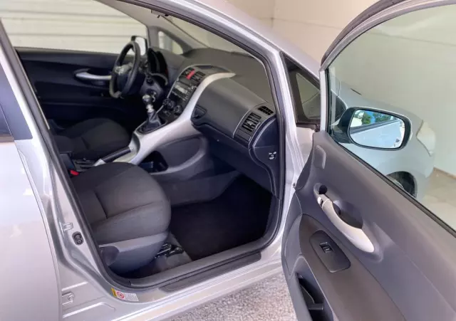 TOYOTA Auris 1.6 Luna