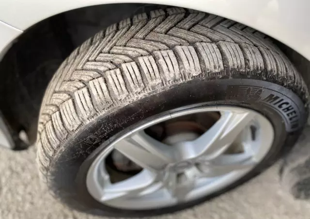 TOYOTA Auris 1.6 Luna