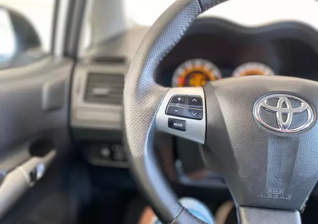 TOYOTA Auris 1.6 Luna