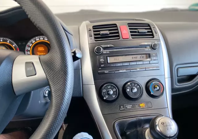 TOYOTA Auris 1.6 Luna