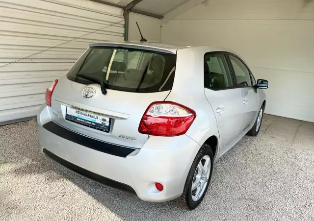 TOYOTA Auris 1.6 Luna