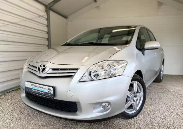TOYOTA Auris 1.6 Luna