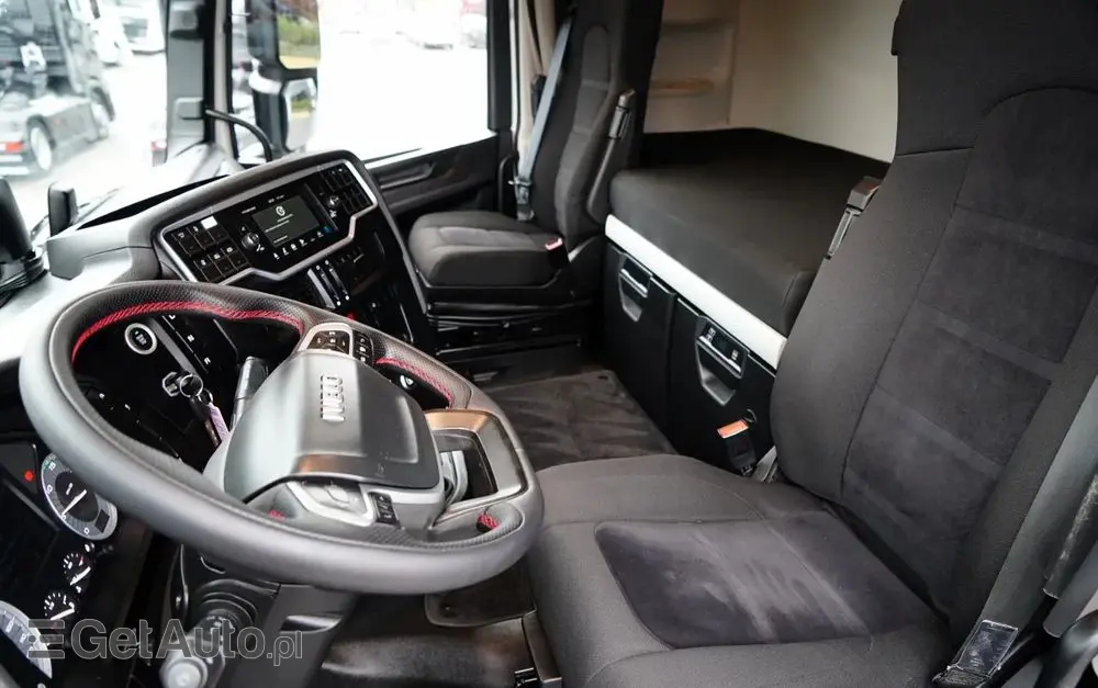 IVECO S-WAY / 510 / RETARDER / KLIMA POSTOJOWA / CAŁA NA PODUSZKACH 