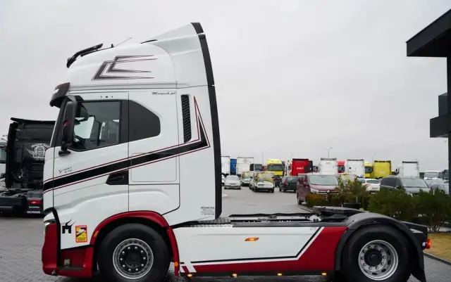 IVECO S-WAY / 510 / RETARDER / KLIMA POSTOJOWA / CAŁA NA PODUSZKACH 