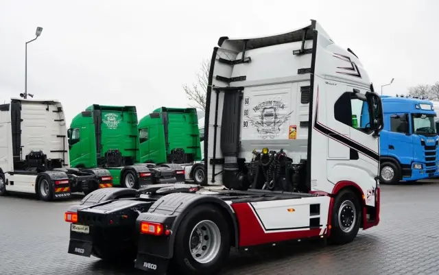 IVECO S-WAY / 510 / RETARDER / KLIMA POSTOJOWA / CAŁA NA PODUSZKACH 