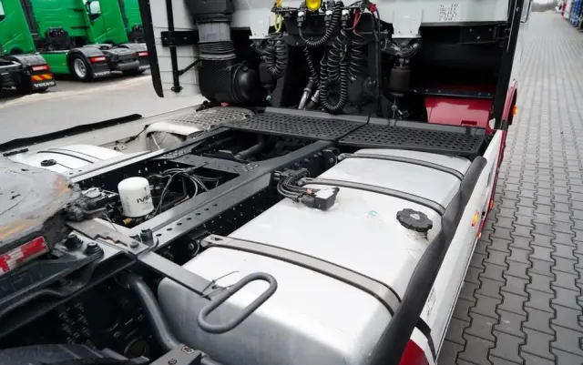 IVECO S-WAY / 510 / RETARDER / KLIMA POSTOJOWA / CAŁA NA PODUSZKACH 