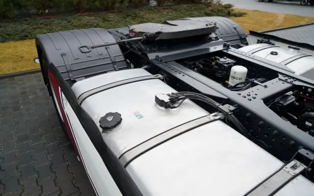 IVECO S-WAY / 510 / RETARDER / KLIMA POSTOJOWA / CAŁA NA PODUSZKACH 