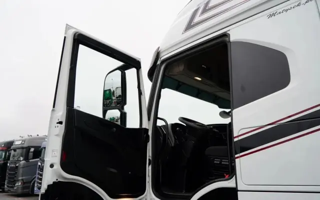 IVECO S-WAY / 510 / RETARDER / KLIMA POSTOJOWA / CAŁA NA PODUSZKACH 