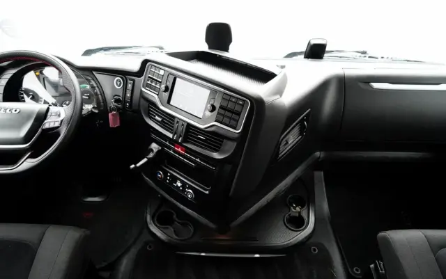 IVECO S-WAY / 510 / RETARDER / KLIMA POSTOJOWA / CAŁA NA PODUSZKACH 