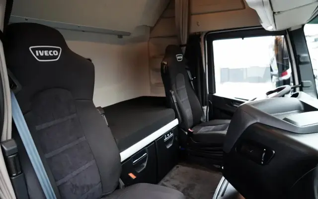 IVECO S-WAY / 510 / RETARDER / KLIMA POSTOJOWA / CAŁA NA PODUSZKACH 