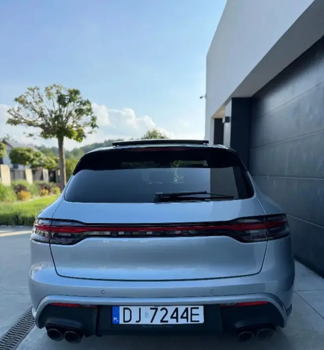 PORSCHE Macan 