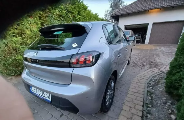PEUGEOT 208 