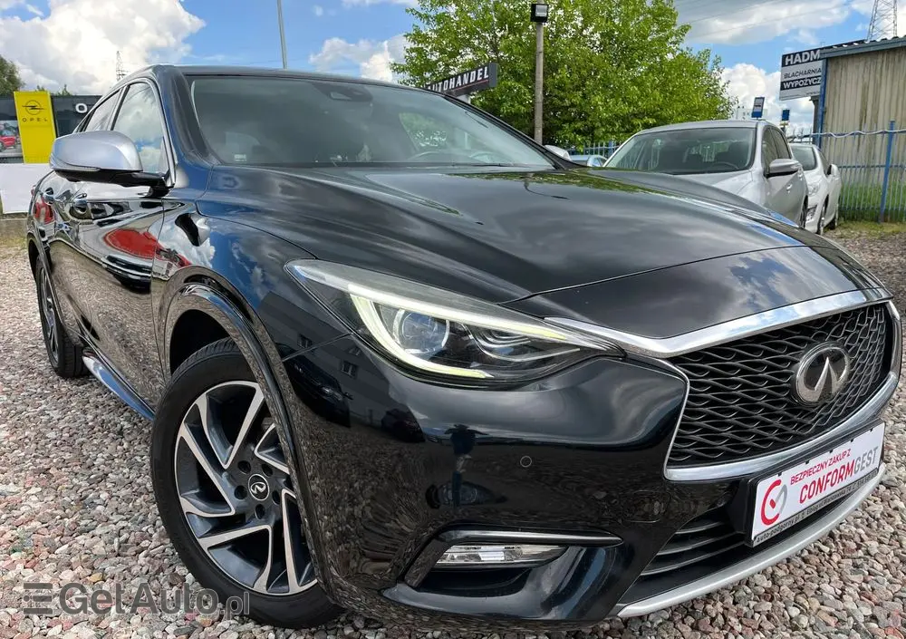 INFINITI Q30 
