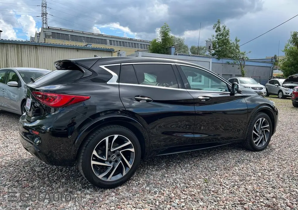 INFINITI Q30 